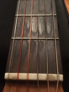 Aria gitaar voor het gitaaronderhoud