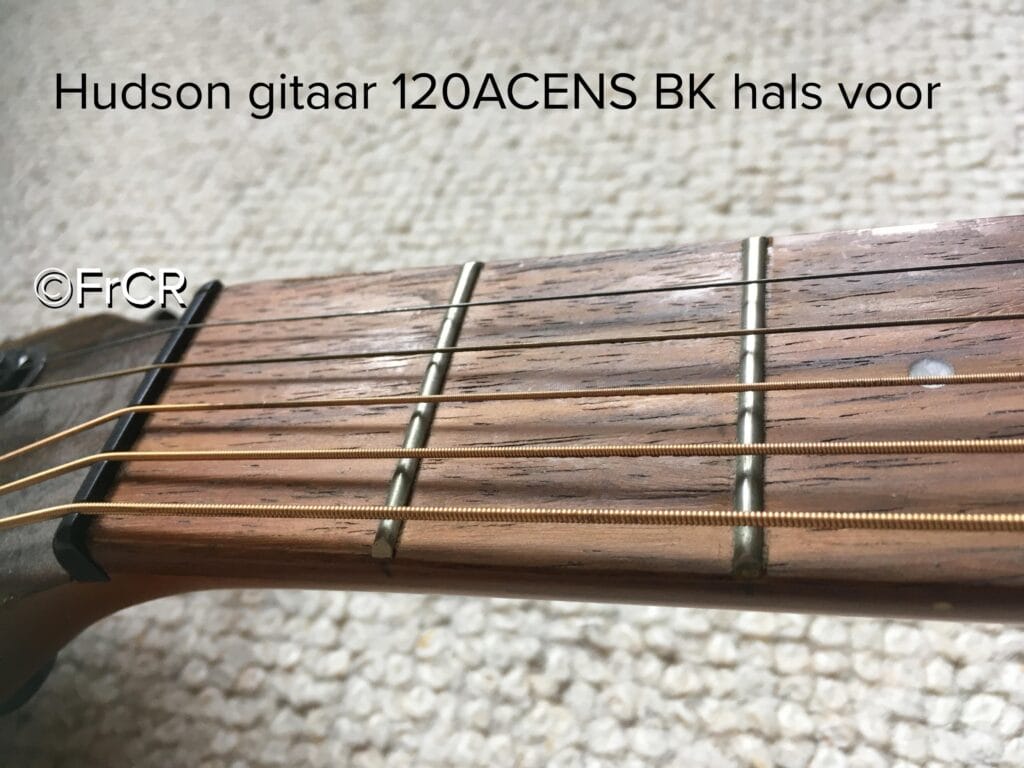 Hudson semi akoestische gitaar voor onderhoudsbeurt